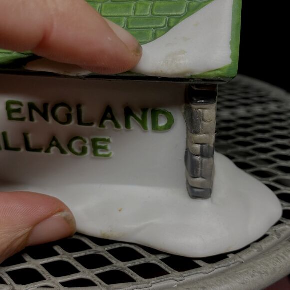 Department 56 New England Village Sign Christmas Accessory Figurine With Box - Picture 3 of 13